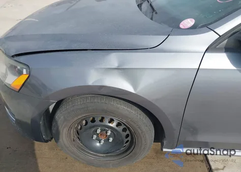 2015 Volkswagen Passat 1.8T S z USA, uszkodzony, nr VIN 1VWAS7A30FC013870